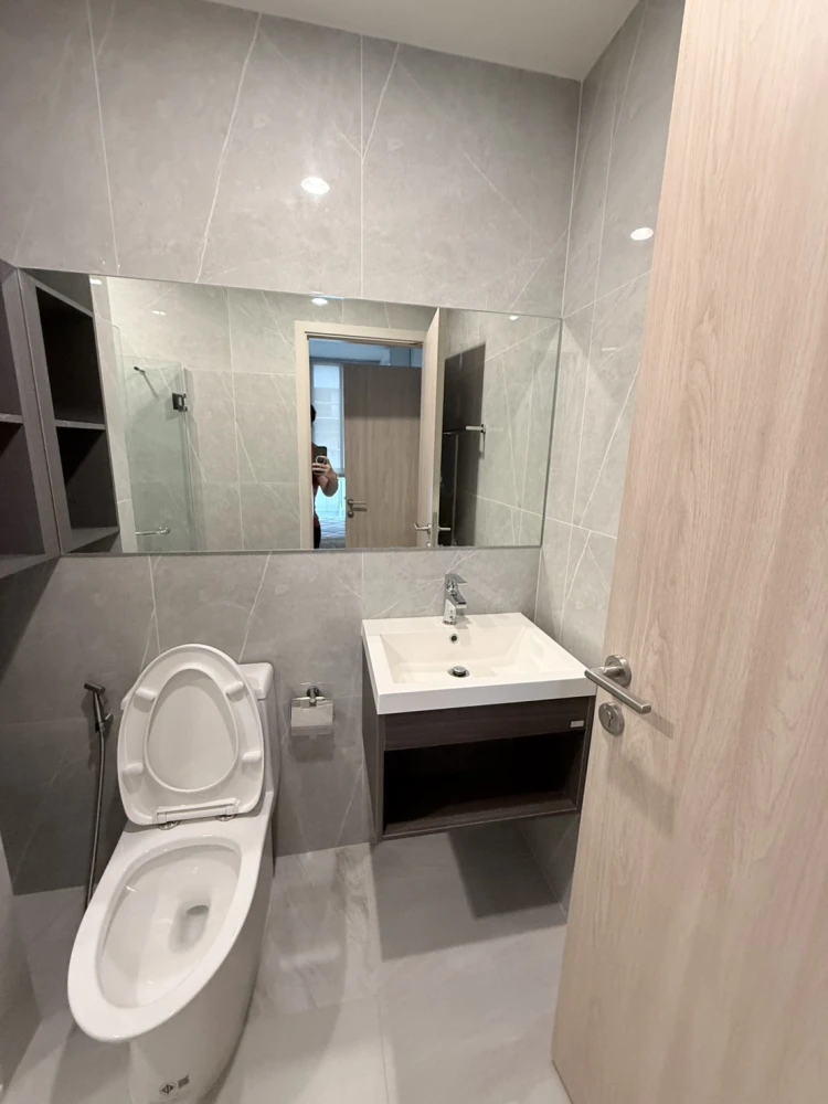 🌈🏙️ For Rent: Nue District R9 – Easy Access Unit on Rama 9 Road! 🏙️🌈