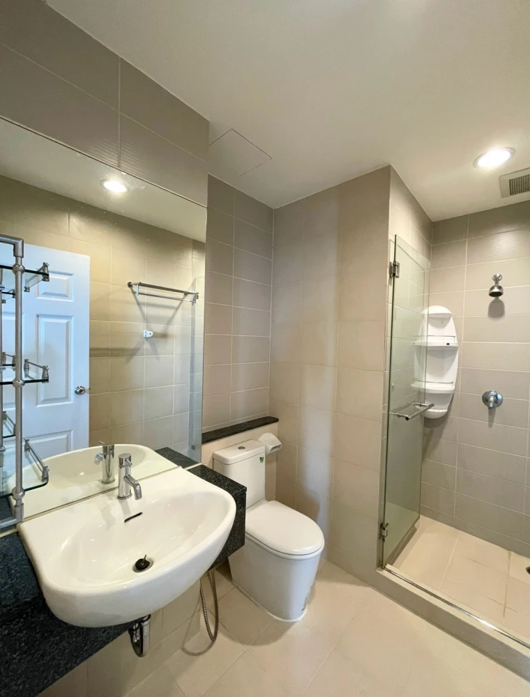 🌿✨ For Rent: Scope Langsuan | Luxury Living in Prime Location! ✨🌿