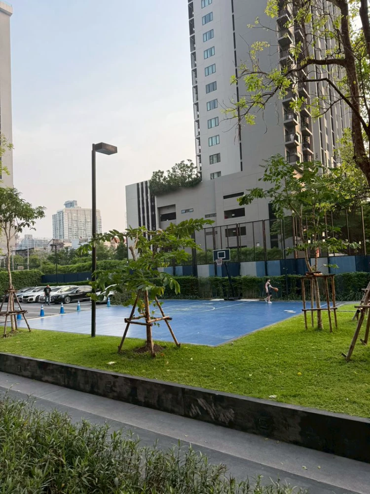 🏙️🌼 For Rent: The Base Sukhumvit 77 – High Floor Unit Near BTS On Nut! 🌼🏙️