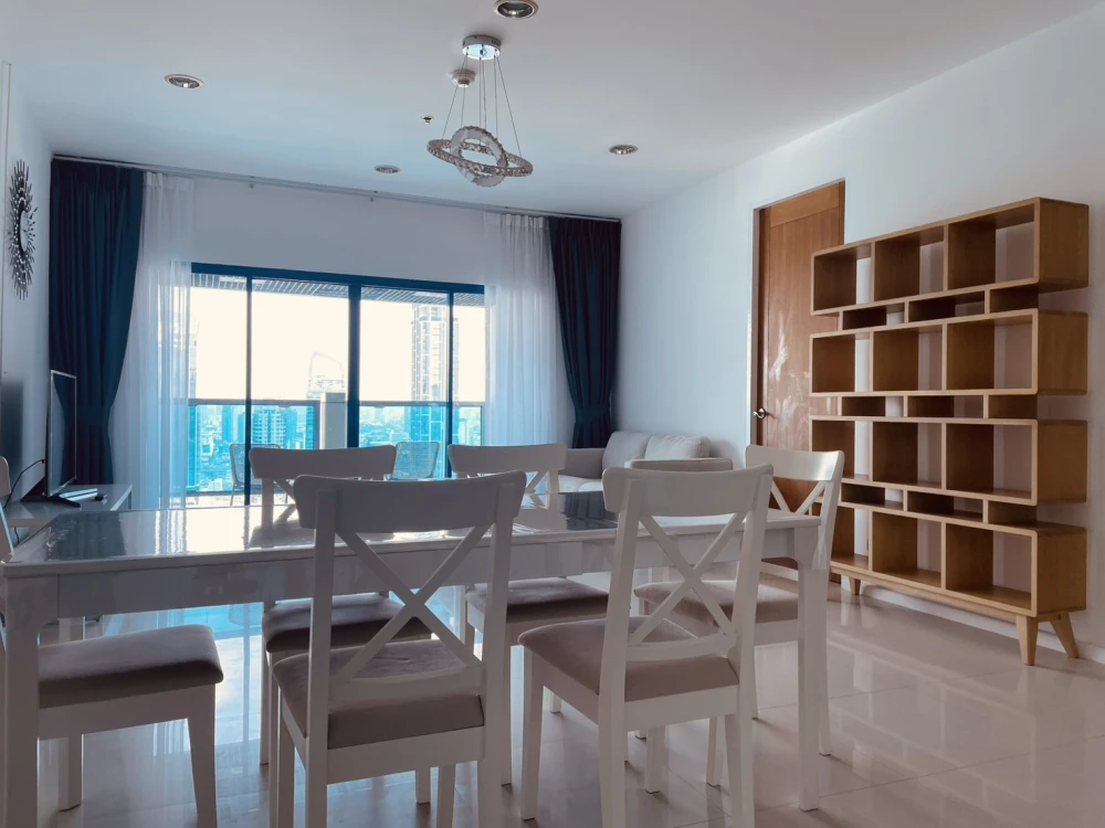 🏙️🪄 For Rent: The Royal Maneeya – Spacious Luxury Living! 🪄🏙️