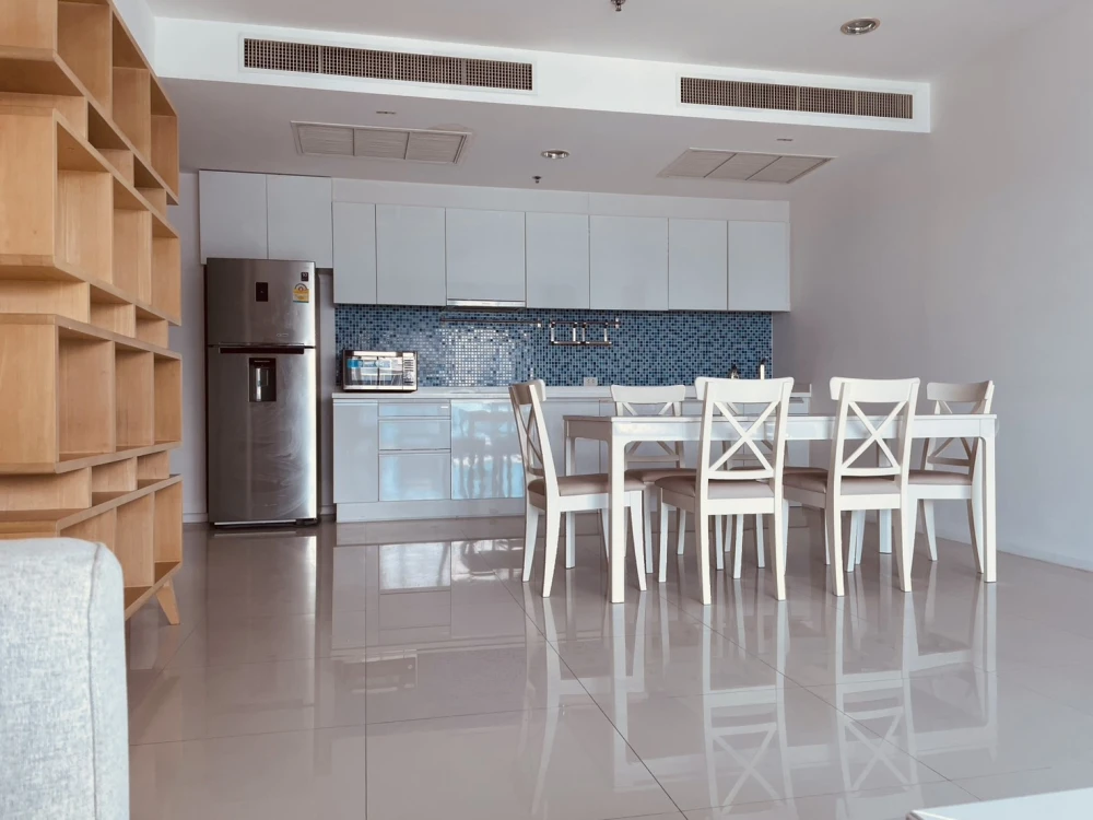 🏙️🪄 For Rent: The Royal Maneeya – Spacious Luxury Living! 🪄🏙️