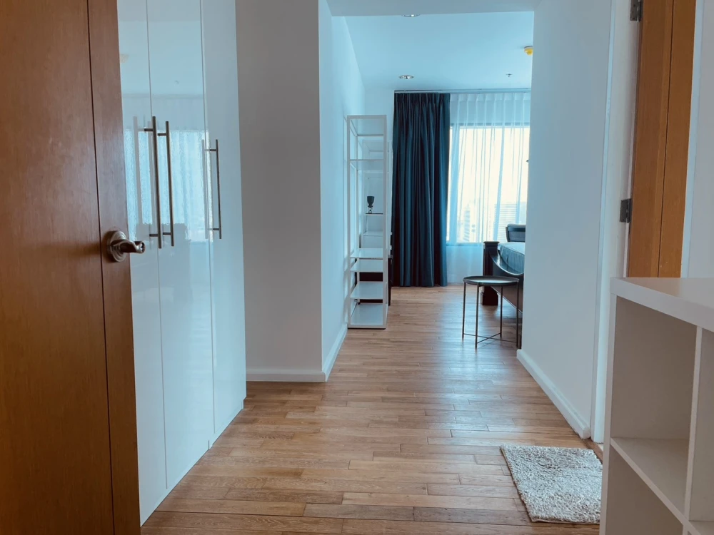 🏙️🪄 For Rent: The Royal Maneeya – Spacious Luxury Living! 🪄🏙️