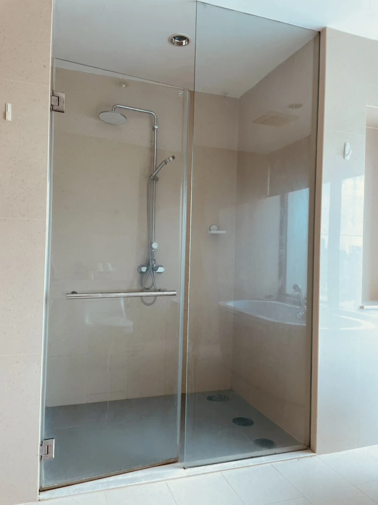 🏙️🪄 For Rent: The Royal Maneeya – Spacious Luxury Living! 🪄🏙️