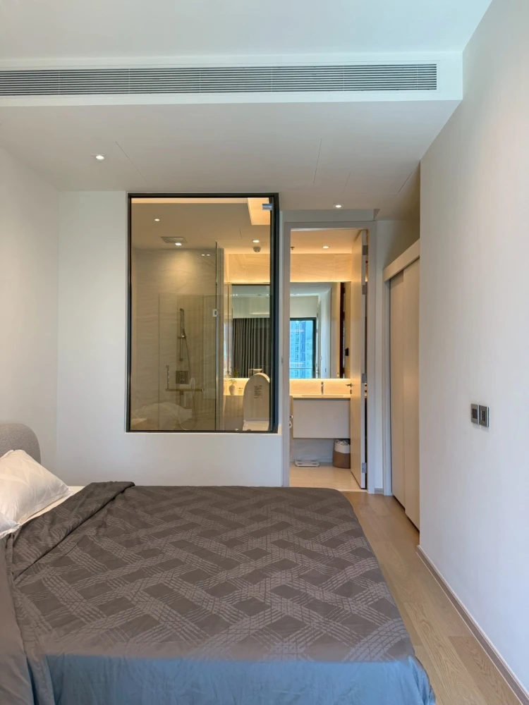🏙️🕊️ For Rent: The Strand Thonglor – Minimal Luxury Living in Prime Location! 🕊️🏙️