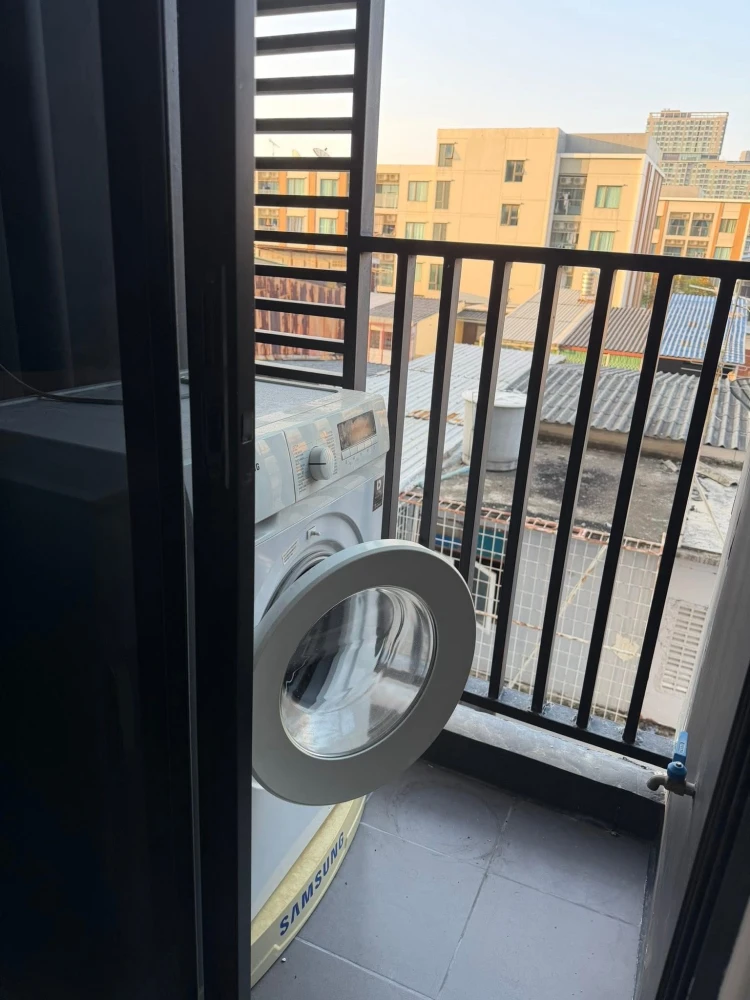 🏢 Condo for rent: Knightsbridge Kaset Society 🚆 Right next to BTS Sena Station, in front of the condo.