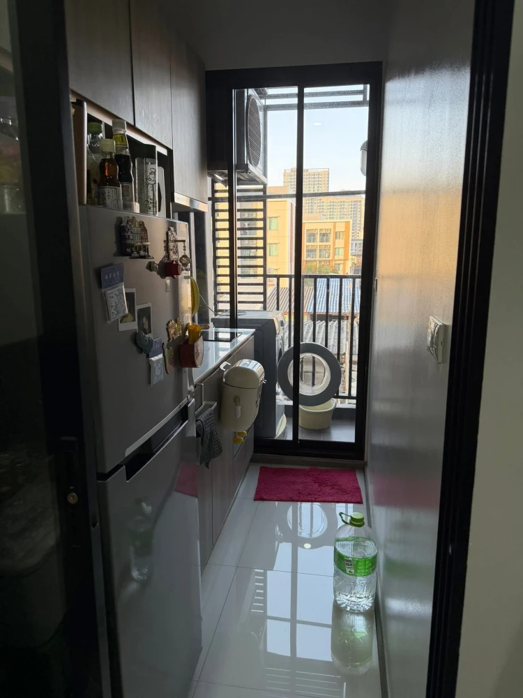 🏢 Condo for rent: Knightsbridge Kaset Society 🚆 Right next to BTS Sena Station, in front of the condo.
