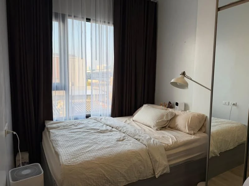 🏢 Condo for rent: Knightsbridge Kaset Society 🚆 Right next to BTS Sena Station, in front of the condo.