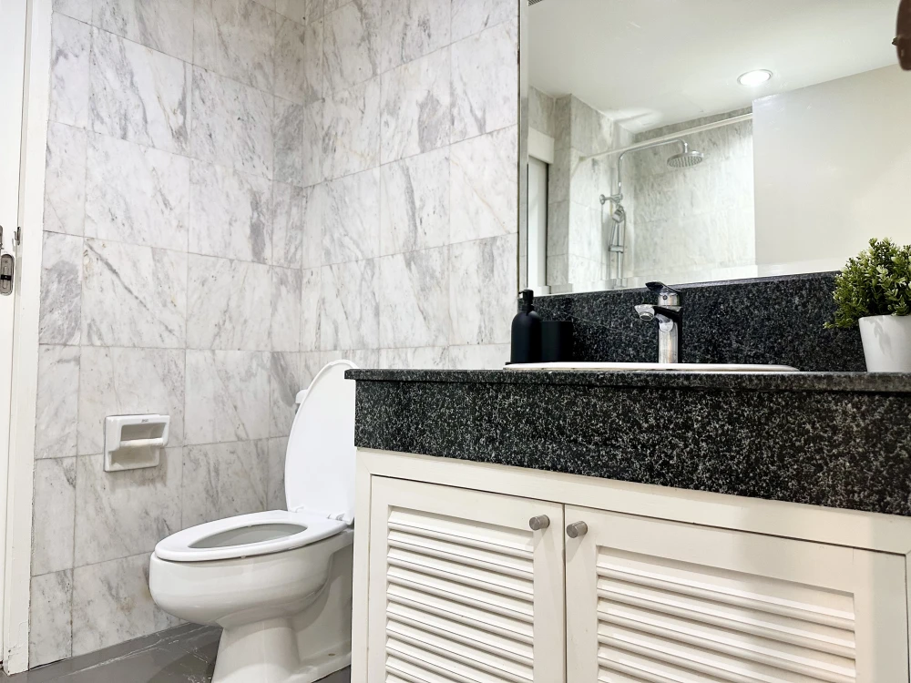 🏠🌃 Condo for Rent: The Royal Place 1 🏠🌃