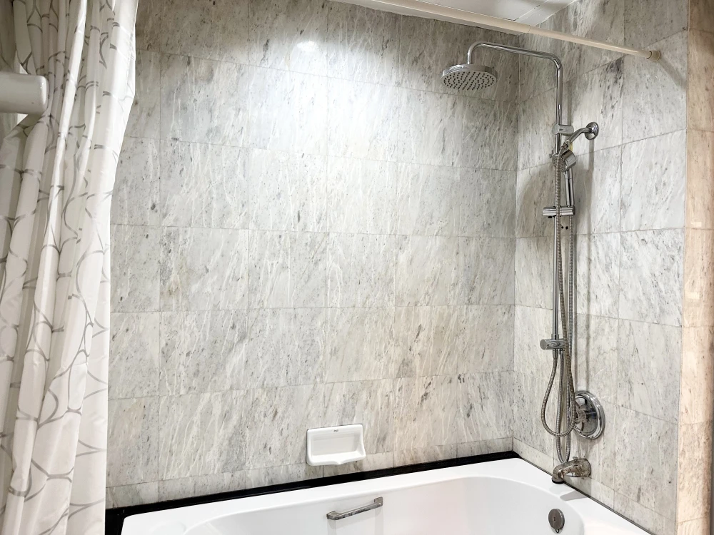 🏠🌃 Condo for Rent: The Royal Place 1 🏠🌃