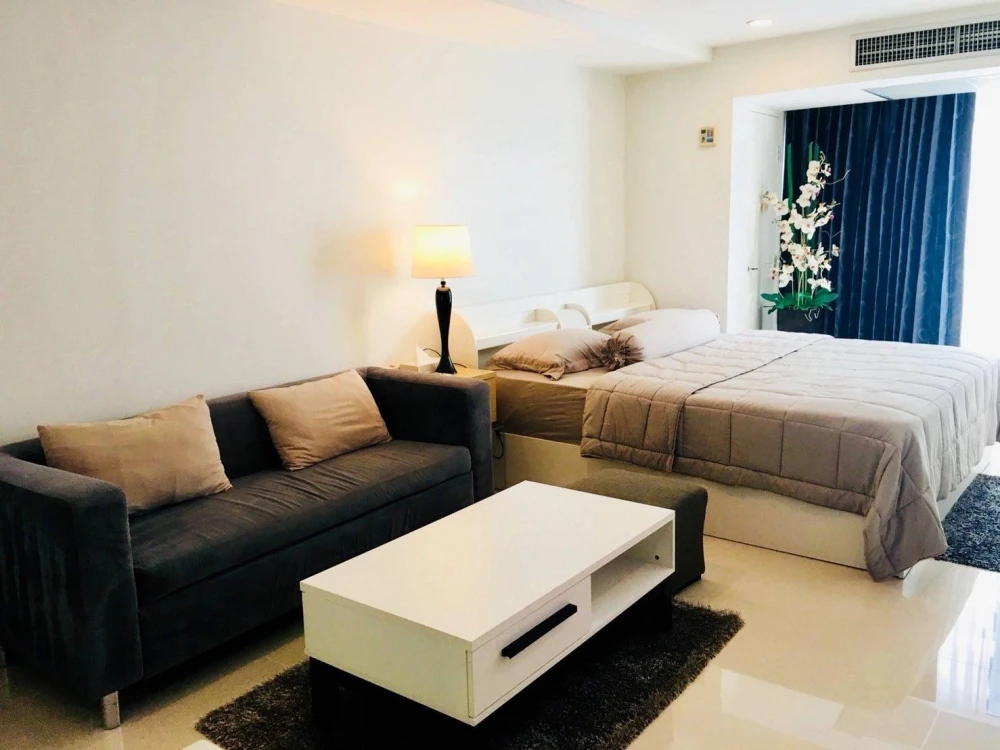 🏠🌃 Condo for Rent: The Trendy Condominium 🏠🌃