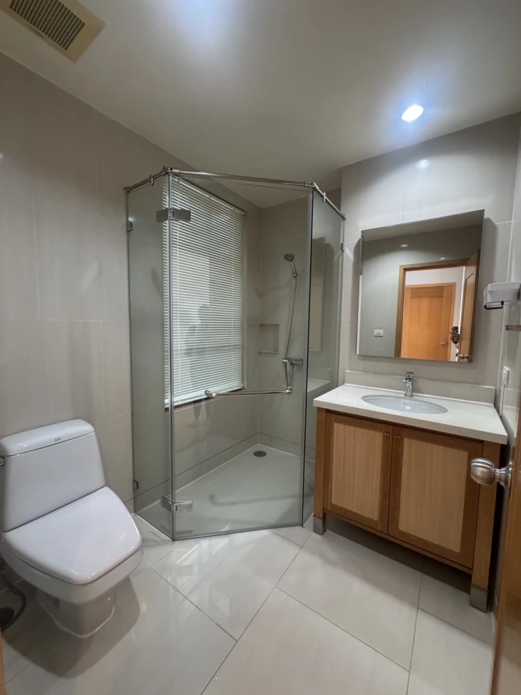 🏠🌃 Condo for rent at Emporio Place 🏠🌃