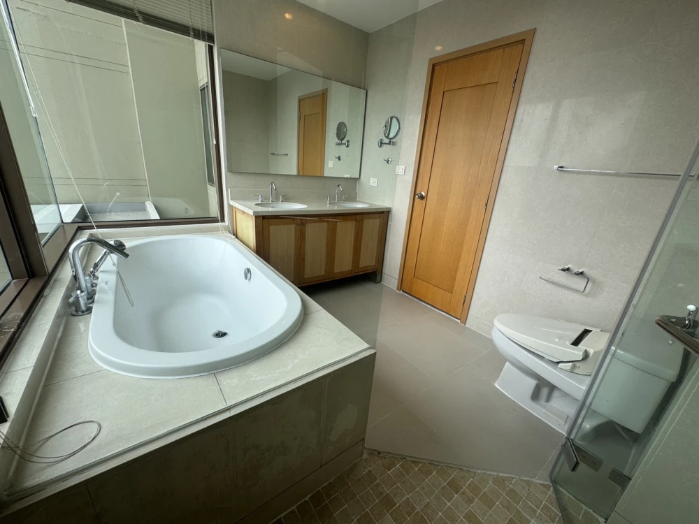 🏠🌃 Condo for rent at Emporio Place 🏠🌃