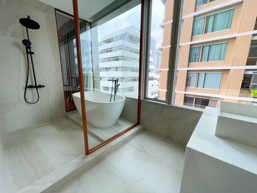 🏙️ Condo for Rent – 185 Rajadamri Condominium ✨