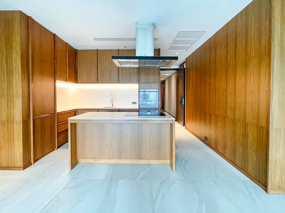 🏙️ Condo for Rent – 185 Rajadamri Condominium ✨
