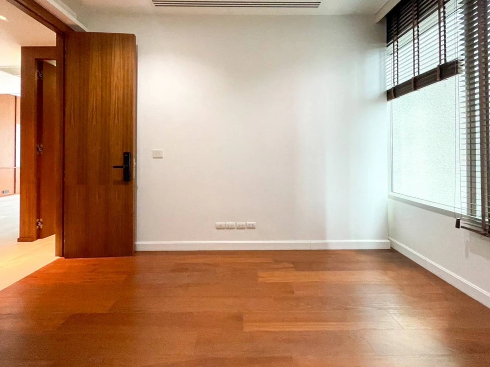 🏙️ Condo for Rent – 185 Rajadamri Condominium ✨