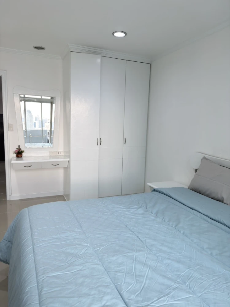 🌟🏙️ For Rent: Witthaya Complex | Large 95 sq.m. room in the heart of Bangkok with beautiful city view! 🏙️🌟