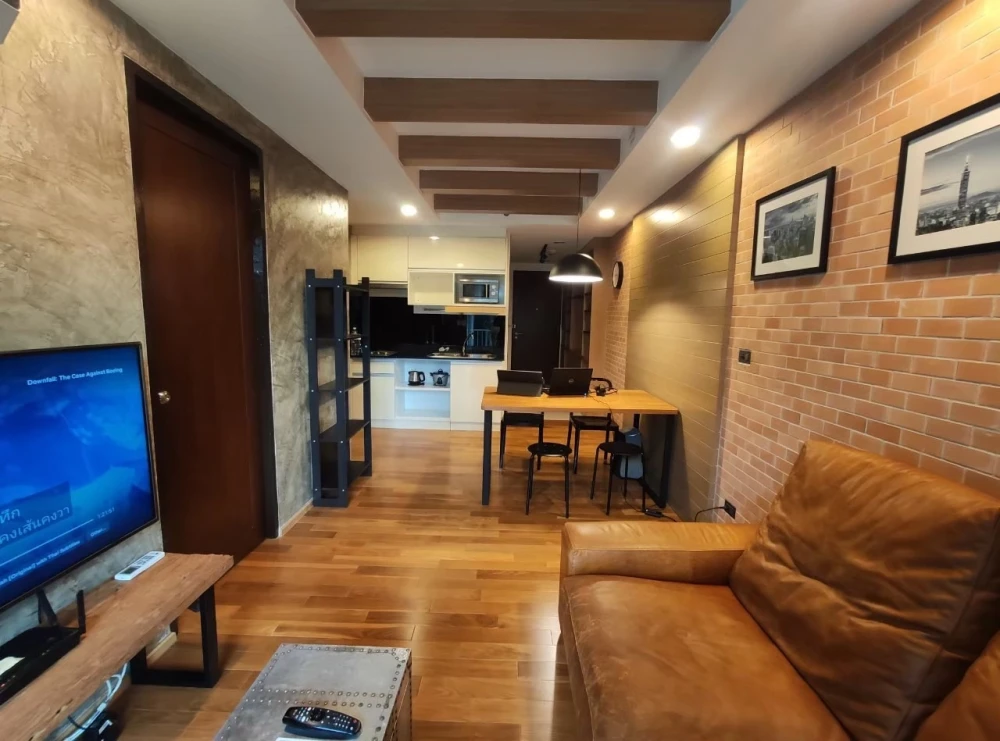 🏙️ Beautiful Loft-style room for rent at The LINE Phahonyothin Park 🌿