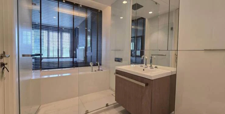 🏢 Luxury Condo for Rent at 185 Rajadamri – Special Price with Lumpini Park View