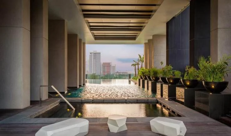 🏢 Luxury Condo for Rent at 185 Rajadamri – Special Price with Lumpini Park View