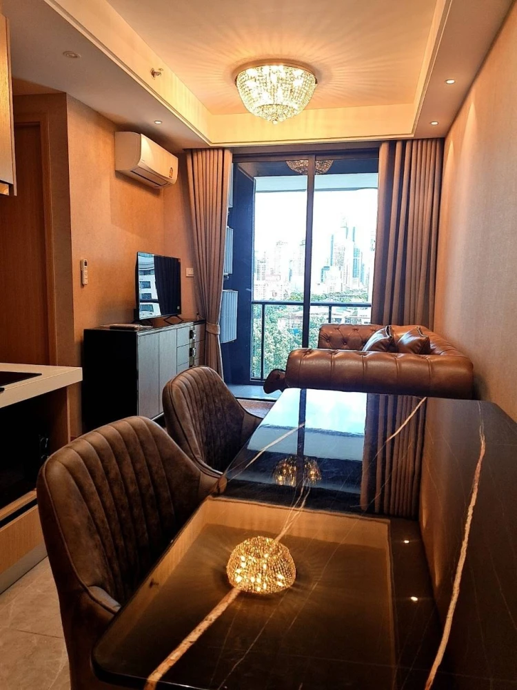 ✨ Brand New Luxury Corner Unit for Rent ✨ Regal Sathorn-Naradhiwas