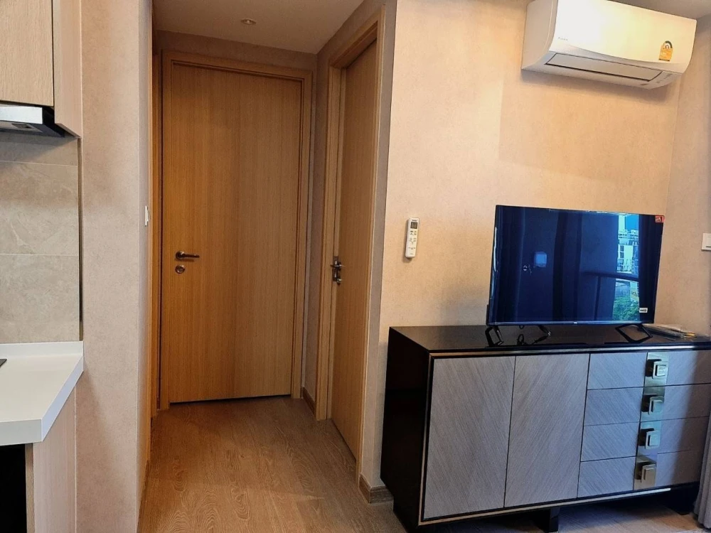 ✨ Brand New Luxury Corner Unit for Rent ✨ Regal Sathorn-Naradhiwas