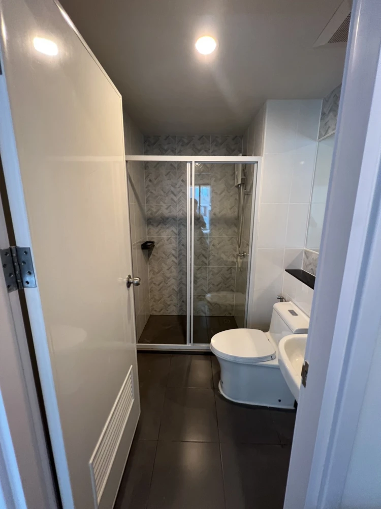 🔥 Cheap new condo for rent, Regent Home Wutthakat, beautiful room, pool view