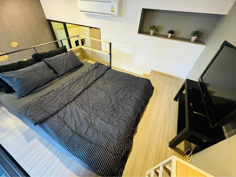For rent Chewathai Residence Asoke, fully furnished room, ready to move in, complete electrical appliances, good view, book now.