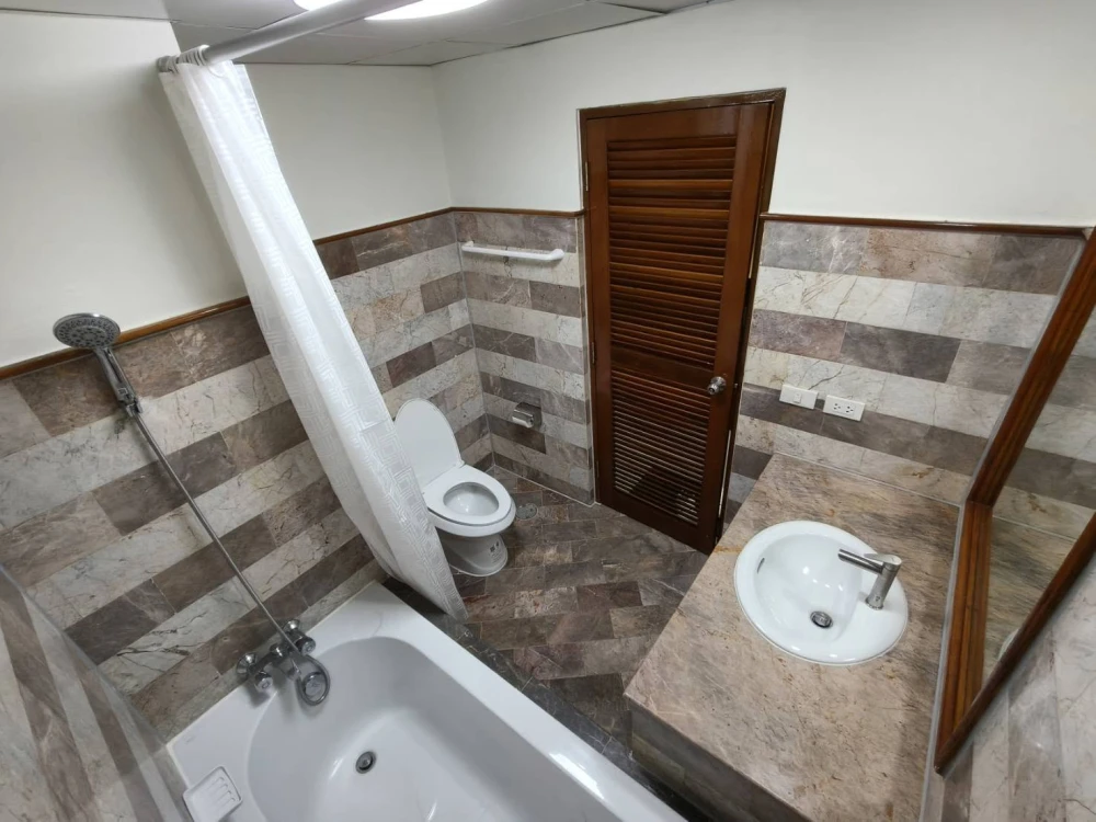 Condo for Rent – Sukhumvit Suite ✨ 📍 คอนโดตั้งอยู่ใน ซอยสุขุมวิท 13 ทำเลดี ใจกลางเมือง เดินทางสะดวก