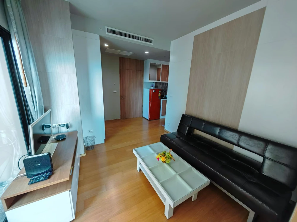 Condo for rent Noble Revent, spacious room There is a usable area on the 25th floor with a high view. Book now, don't wait.