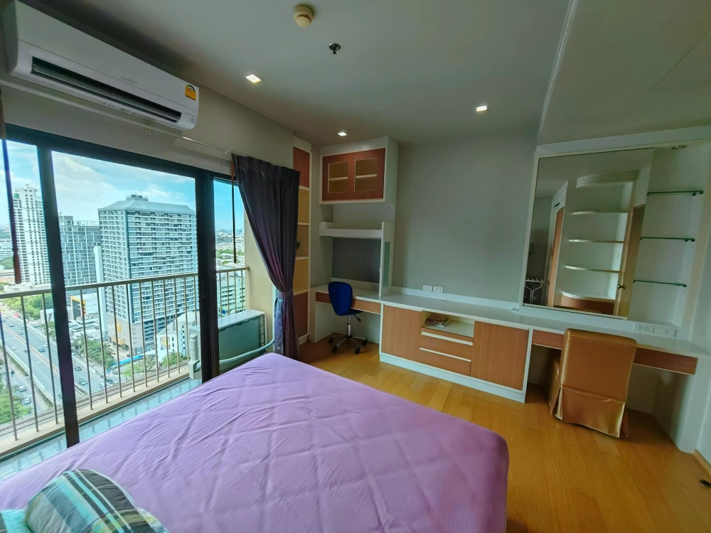 Condo for rent Noble Revent, spacious room There is a usable area on the 25th floor with a high view. Book now, don't wait.