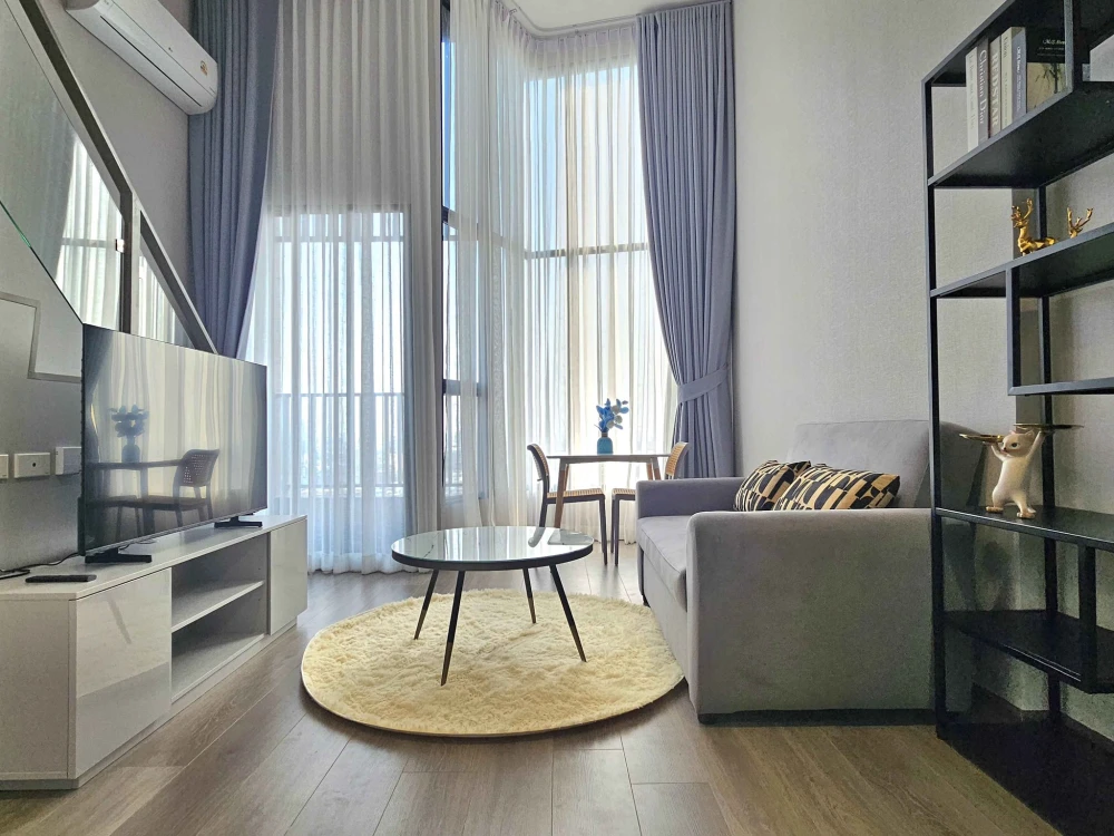 Ready-to-move-in condo unit at KnightBridge Space Rama 4. High floor, fully furnished. Book now!