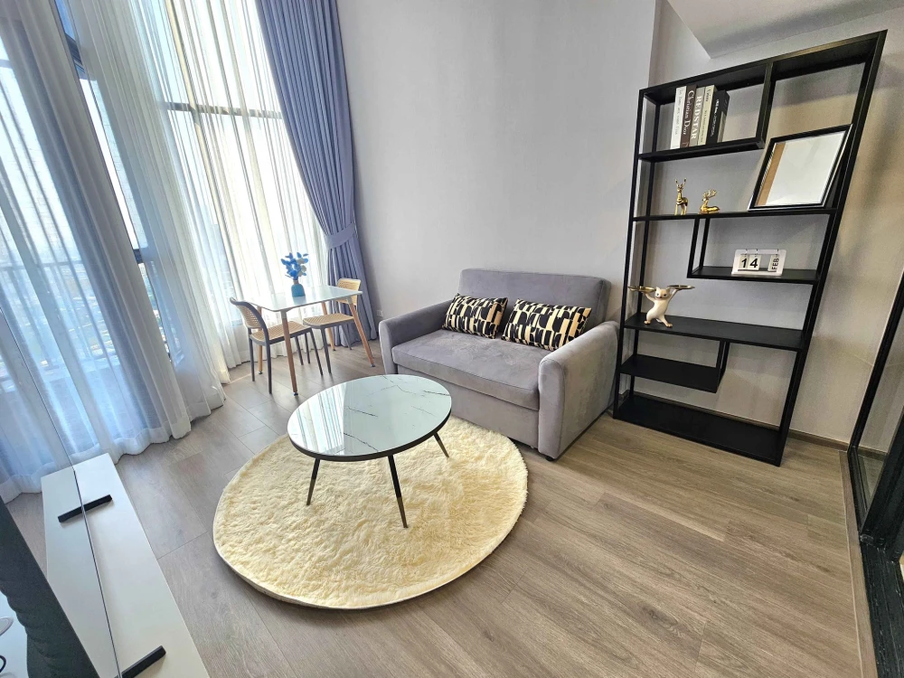 Ready-to-move-in condo unit at KnightBridge Space Rama 4. High floor, fully furnished. Book now!