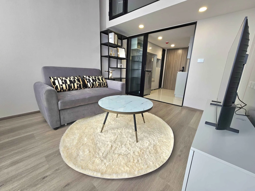 Ready-to-move-in condo unit at KnightBridge Space Rama 4. High floor, fully furnished. Book now!
