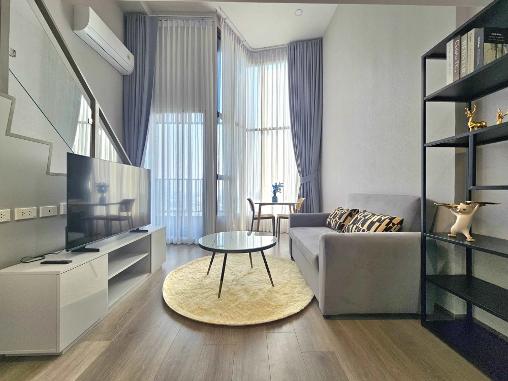 Ready-to-move-in condo unit at KnightBridge Space Rama 4. High floor, fully furnished. Book now!