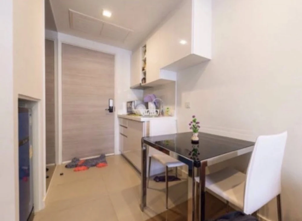ให้เช่า Condo lette Light Convent ห้องพร้อมอยู่ เฟอร์พร้อม ห้องกว้าง รีบจองเลย