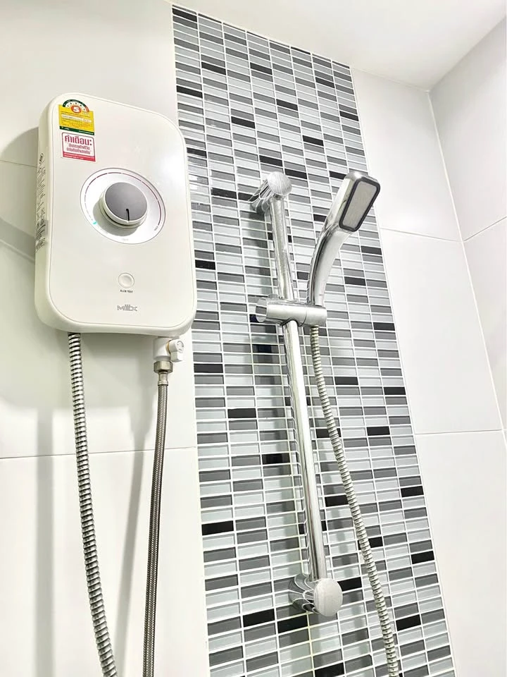 For rene Metro Sky ประชาชื่น ห้องแต่งน่าอยู่ มาพร้อมเฟอร์ เครื่องใช้ไฟฟ้าครบ พลาดแล้วจะเสียดาย