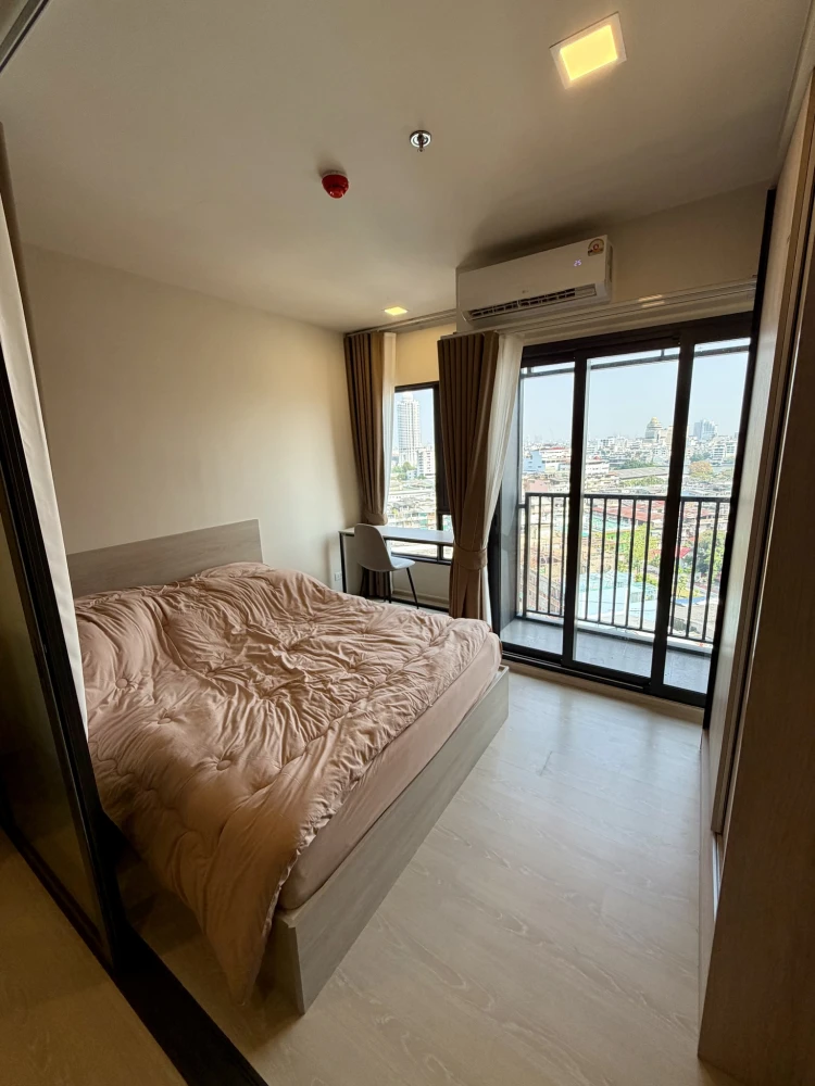 FOR RENT | FLO by Sansiri River View Unit. Clean room, beautiful built-in furniture, ready to move in. Book now, don't miss out!