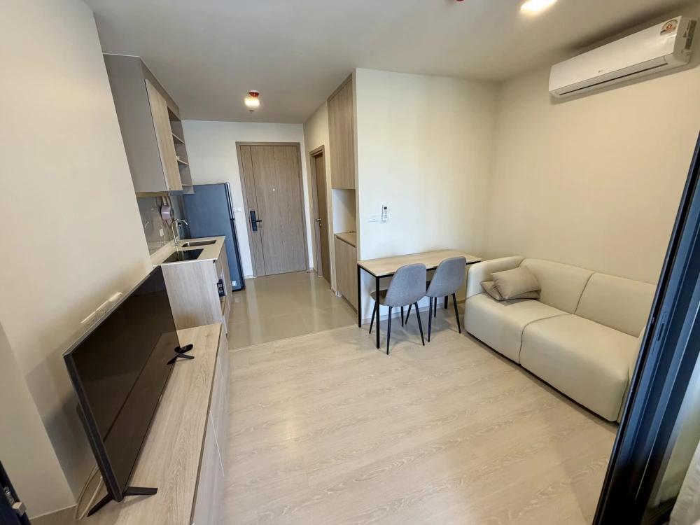 FOR RENT | FLO by Sansiri River View Unit. Clean room, beautiful built-in furniture, ready to move in. Book now, don't miss out!