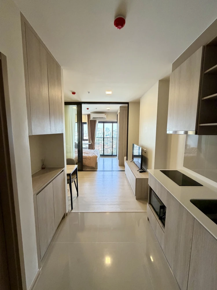 FOR RENT | FLO by Sansiri River View Unit. Clean room, beautiful built-in furniture, ready to move in. Book now, don't miss out!