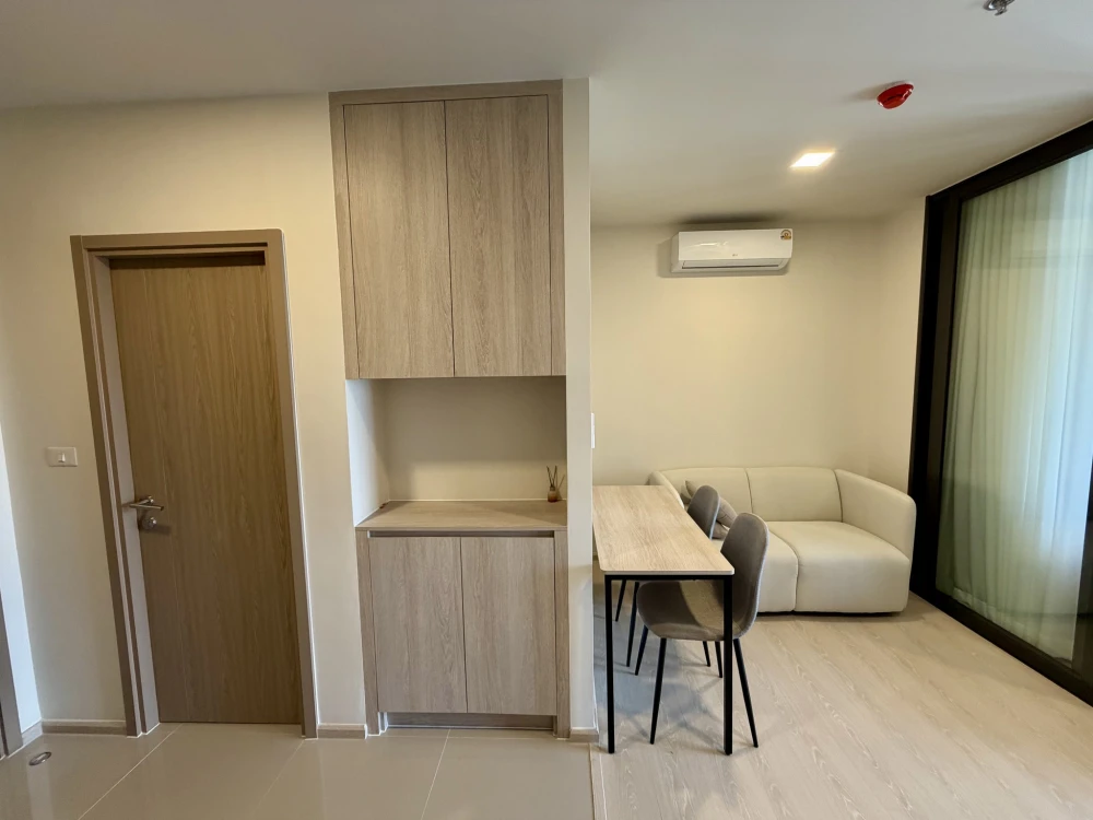 FOR RENT | FLO by Sansiri River View Unit. Clean room, beautiful built-in furniture, ready to move in. Book now, don't miss out!