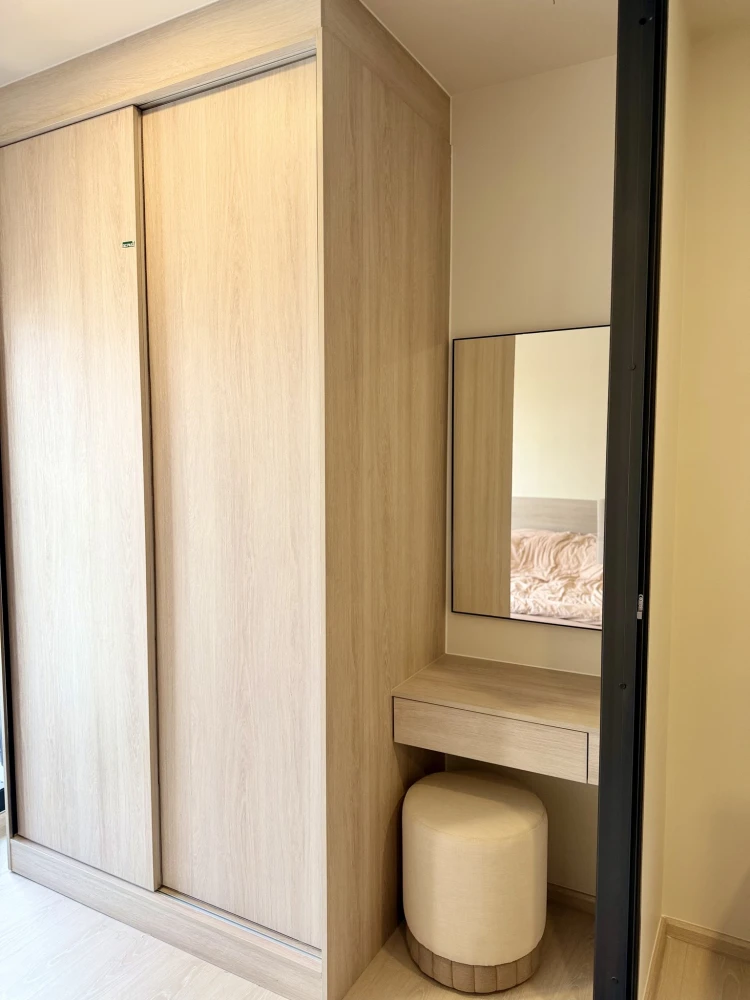 FOR RENT | FLO by Sansiri River View Unit. Clean room, beautiful built-in furniture, ready to move in. Book now, don't miss out!