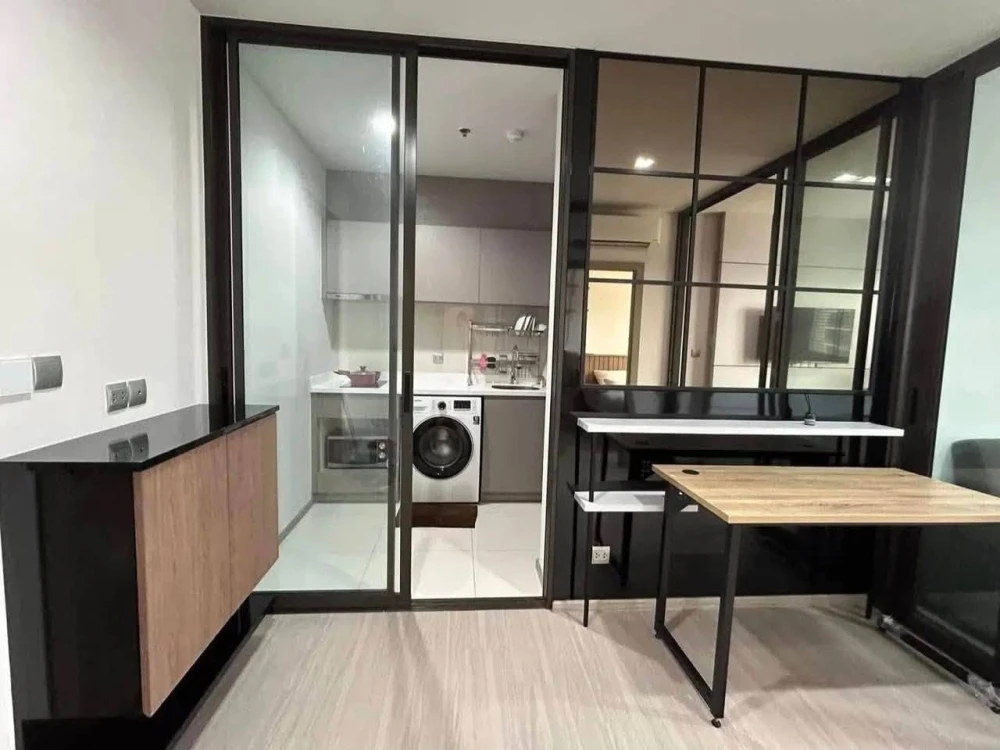 FOR RENT • Life Asoke - Rama 9 ห้องพร้อมอยู่ สิ่งอำนวยความสะดวกครบ มาจองได้แล้ววันนี้ อย่าพลาด