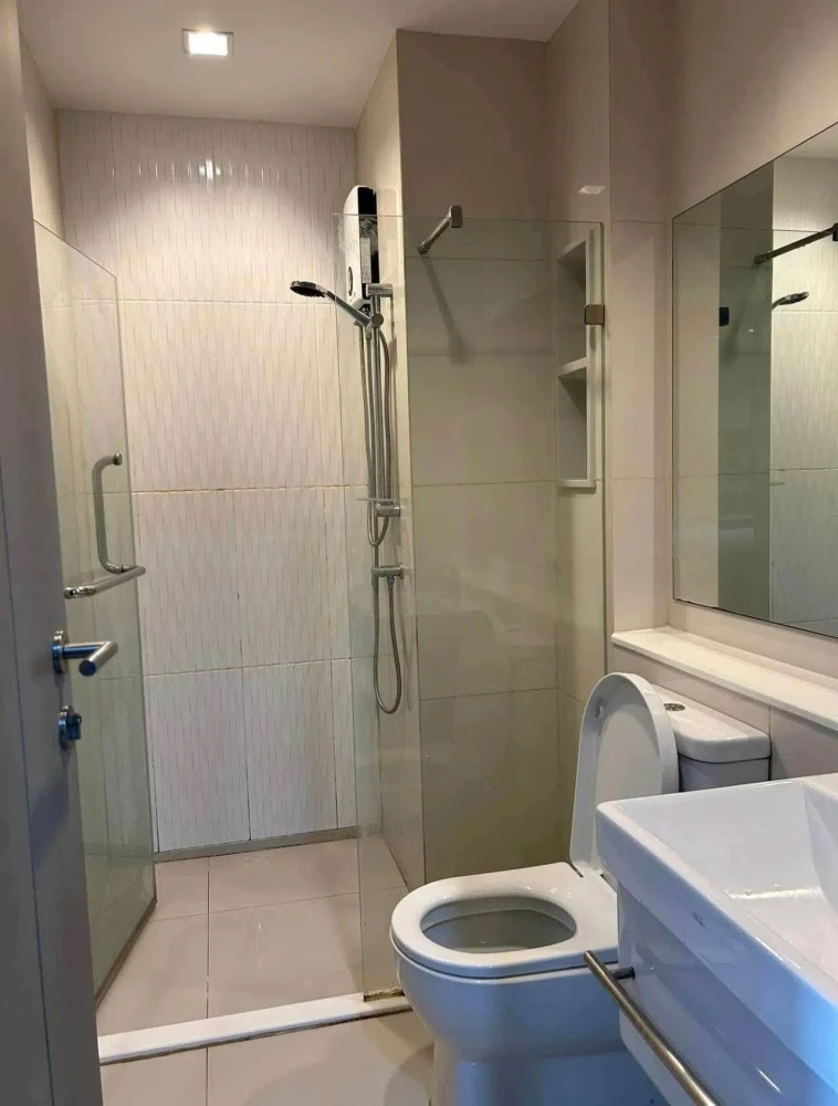 FOR RENT • Life Asoke - Rama 9 ห้องพร้อมอยู่ สิ่งอำนวยความสะดวกครบ มาจองได้แล้ววันนี้ อย่าพลาด