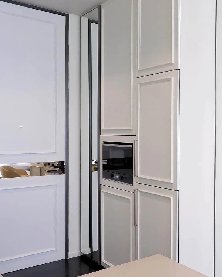 For rent 28 Chidlom, a beautifully decorated room, complete with furniture and electrical appliances. Hurry and reserve today.