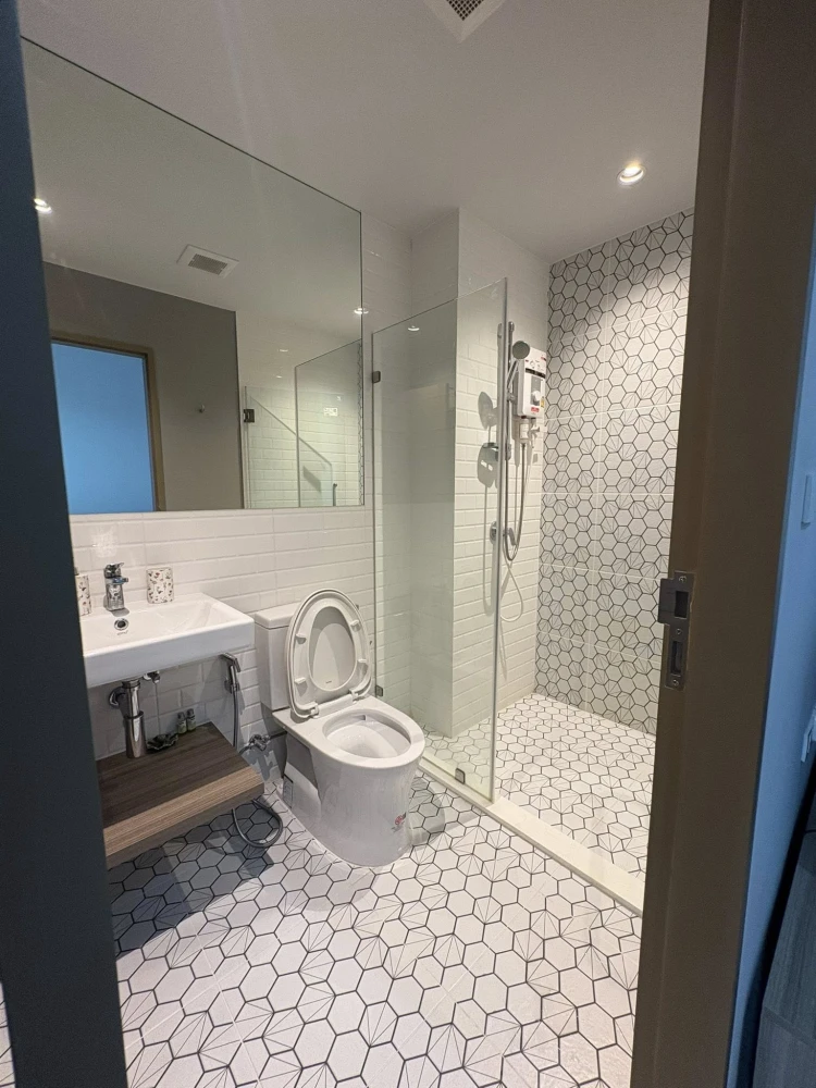 For rent: ALTITUDE UNICORN Sathorn-Tha Phra. Ready-to-move-in unit on the 23rd floor with a great view. Affordable price. Move in quickly, don't miss