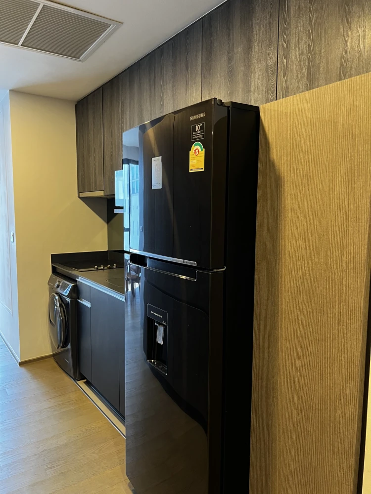 For rent Ashton Chula - Silom, large room, lots of usable space, comes with amenities, hurry and book.