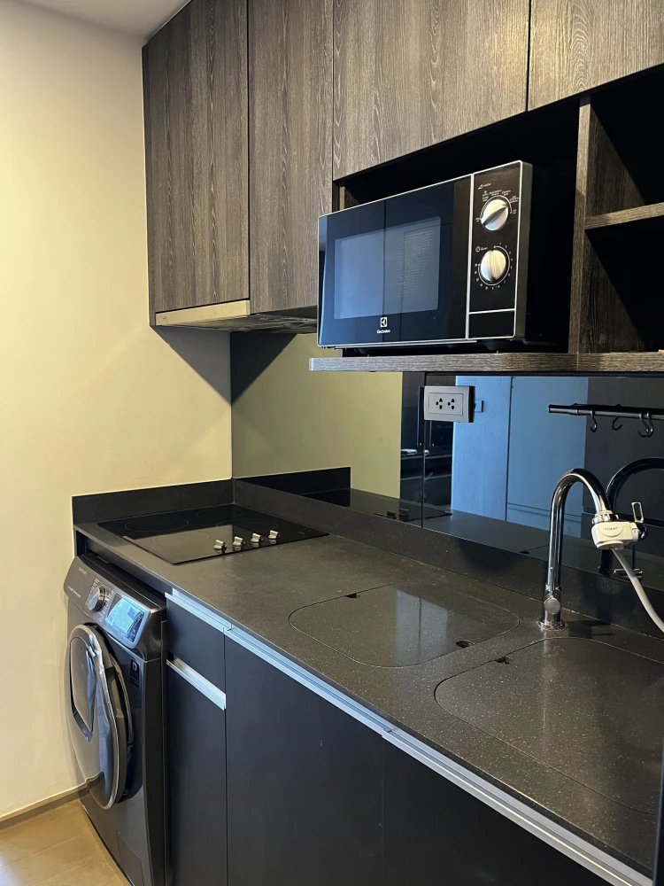 For rent Ashton Chula - Silom, large room, lots of usable space, comes with amenities, hurry and book.