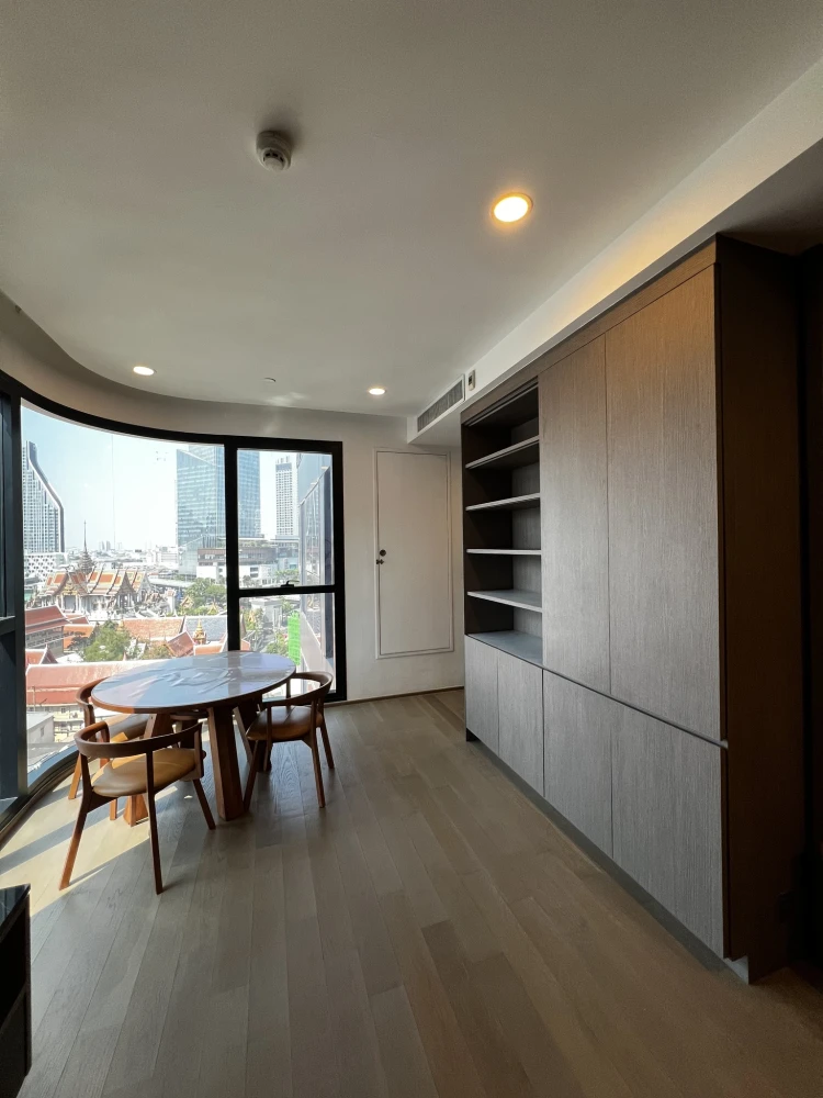For rent Ashton Chula - Silom, large room, lots of usable space, comes with amenities, hurry and book.