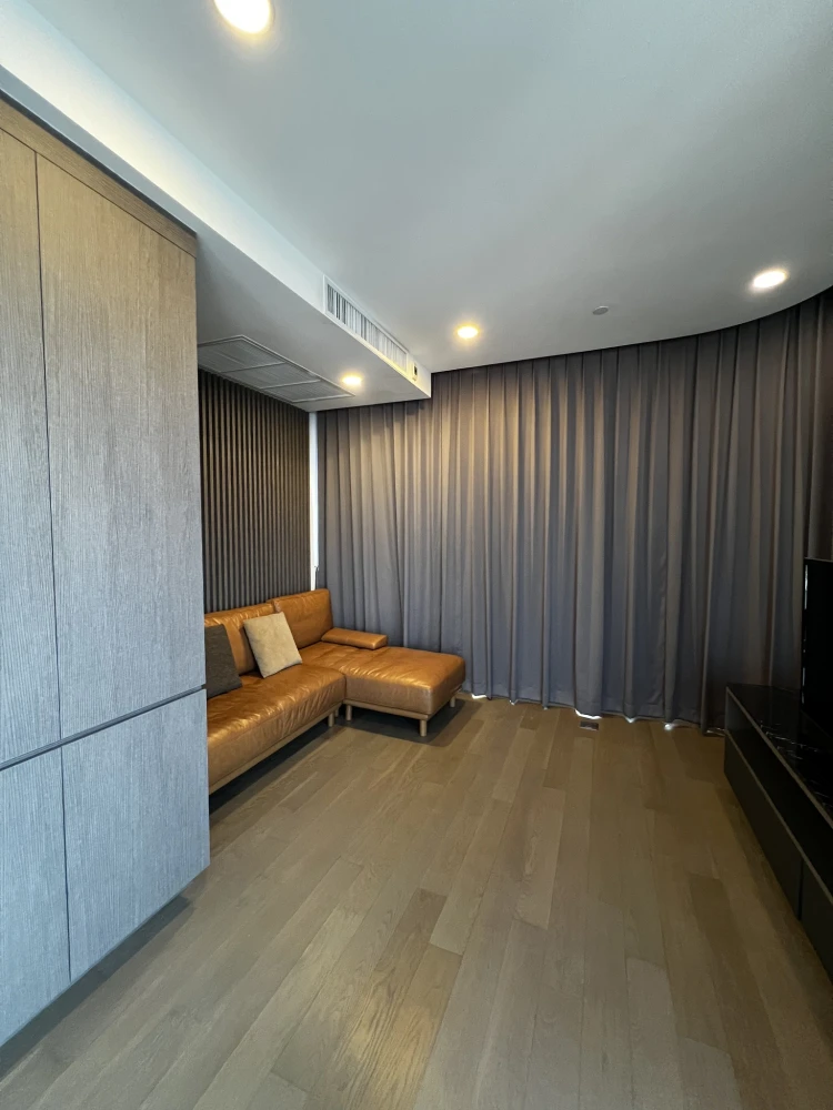 For rent Ashton Chula - Silom, large room, lots of usable space, comes with amenities, hurry and book.