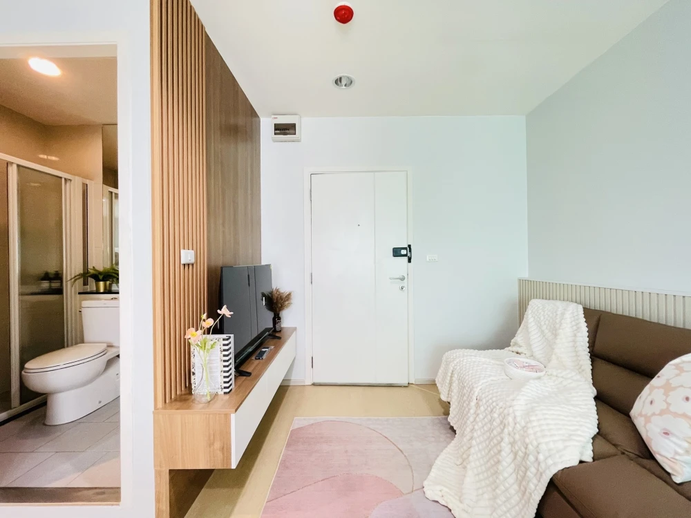 For rent Aspire Erawan, fully furnished room, ready to move in, complete with amenities. Hurry and reserve now, don't miss out!